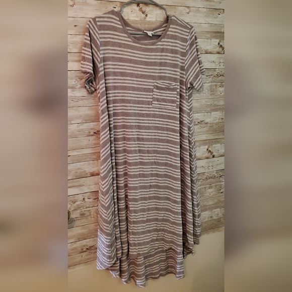 LuLaRoe Dresses & Skirts - Lularoe tshirt dress